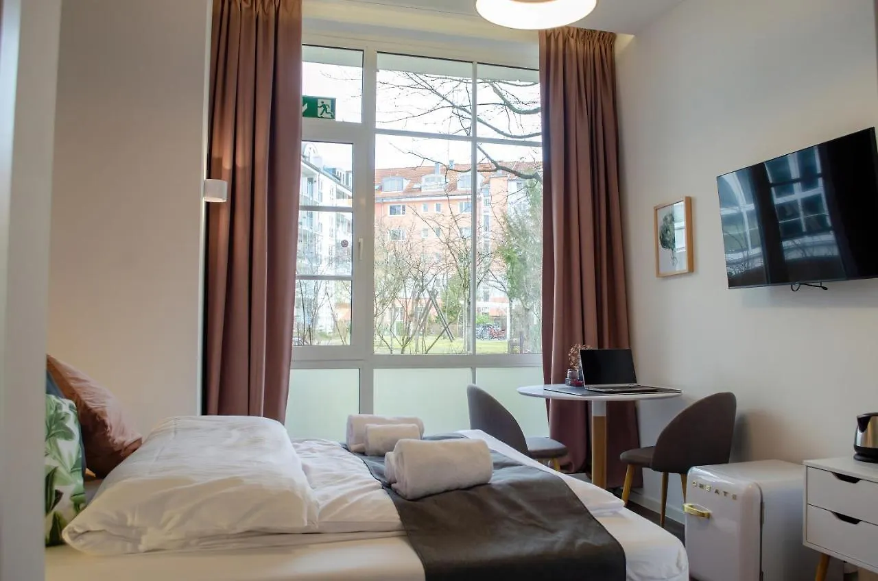 Homely Stay Studio 8 - Relaxed Self-Check-In Room In 뮌헨